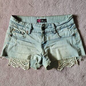 2b bebe Juniors Ladies Jean Shorts Distressed Lace Accent Size 26